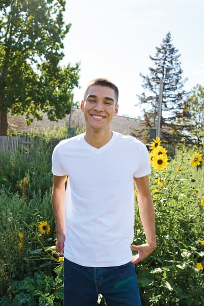 Miesten v-aukkoinen t-paita, Reilun kaupan puuvilla, 155g