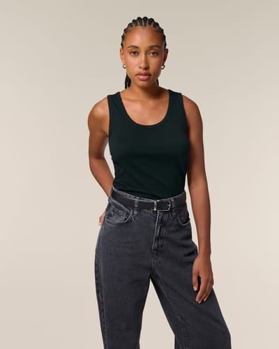 Naisten hihaton t-paita luomupuuvilla 180g