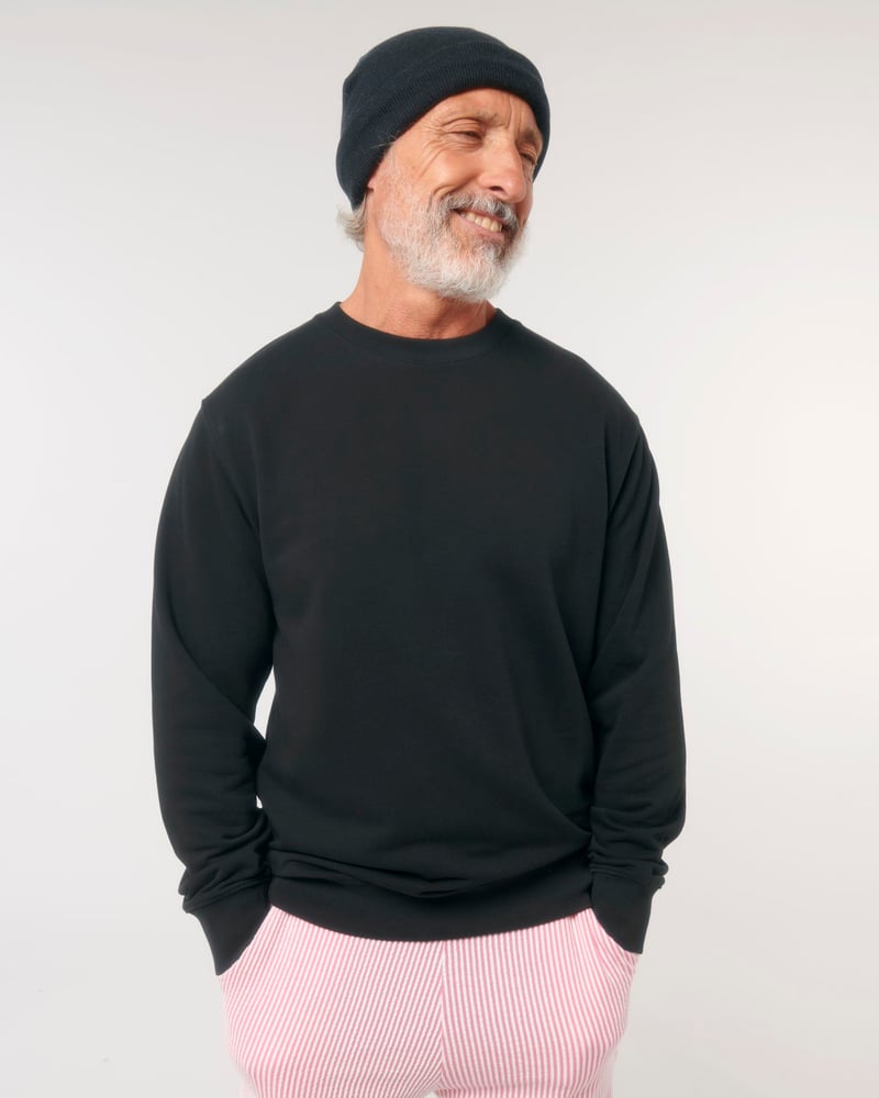 Stanley/Stella Matcher unisex collegepaita, medium fit, 300 g – Studio edestä