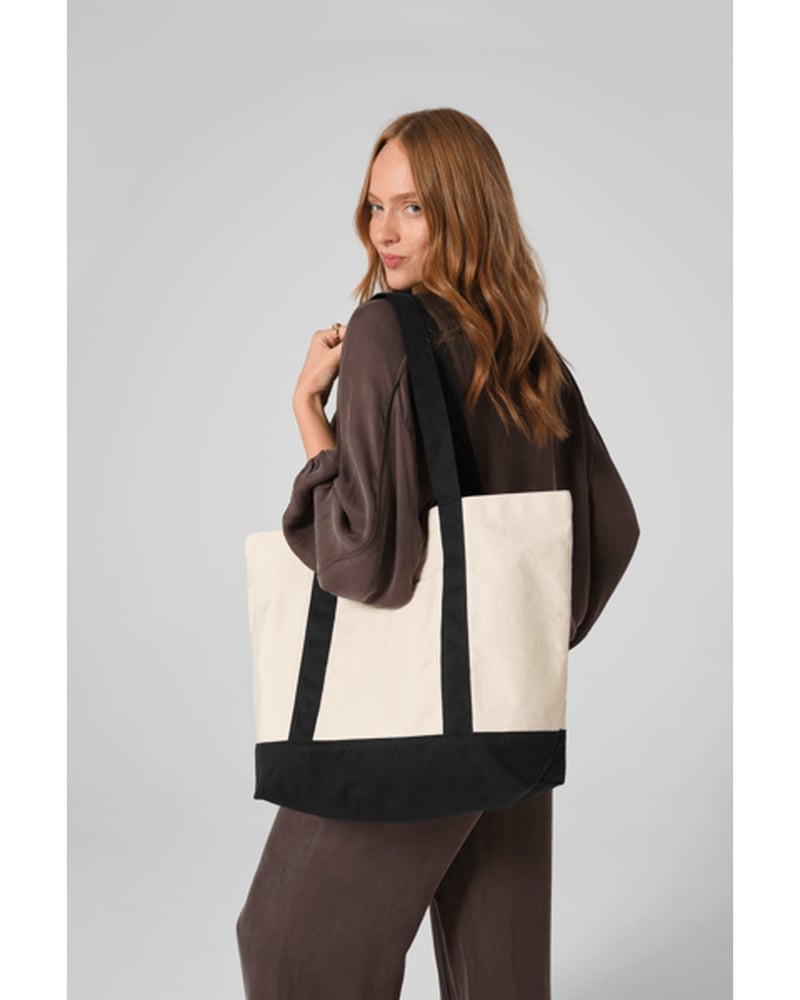 EarthAware™ Organic Varsity Shopper – Studio edestä